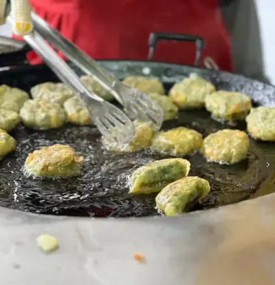 Experience Guangzhou's breakfast culture with locals