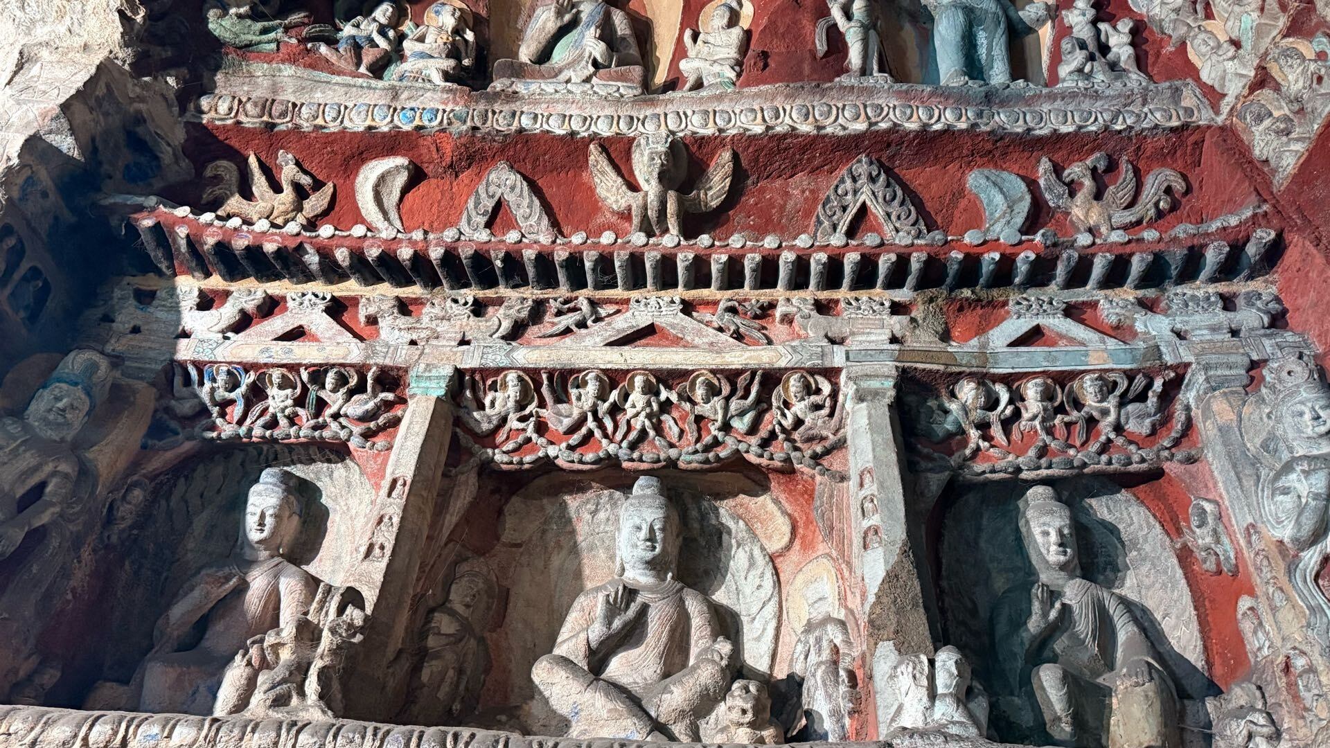 One-day tour in Datong: Yungang Grottoes and the Hanging Temple 
