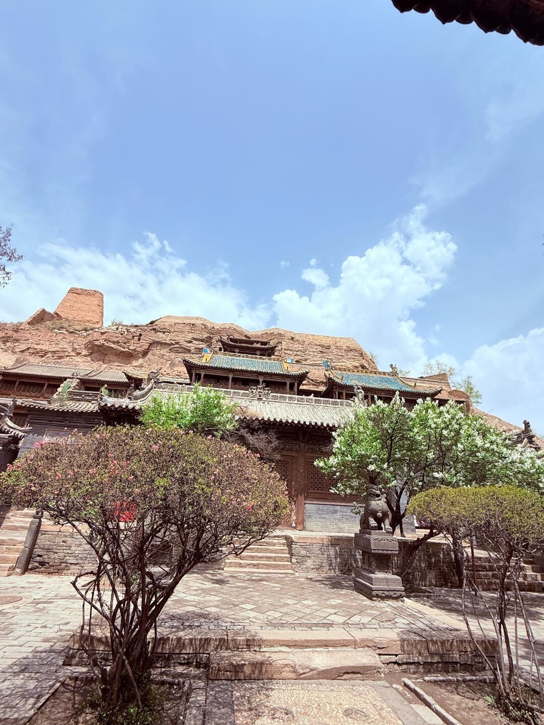 1: Pick up at the train station or hotel, take the private car to the Caves, usually it costs 40 minutes to arrive at the grottoes.2: Visit the most d - 1