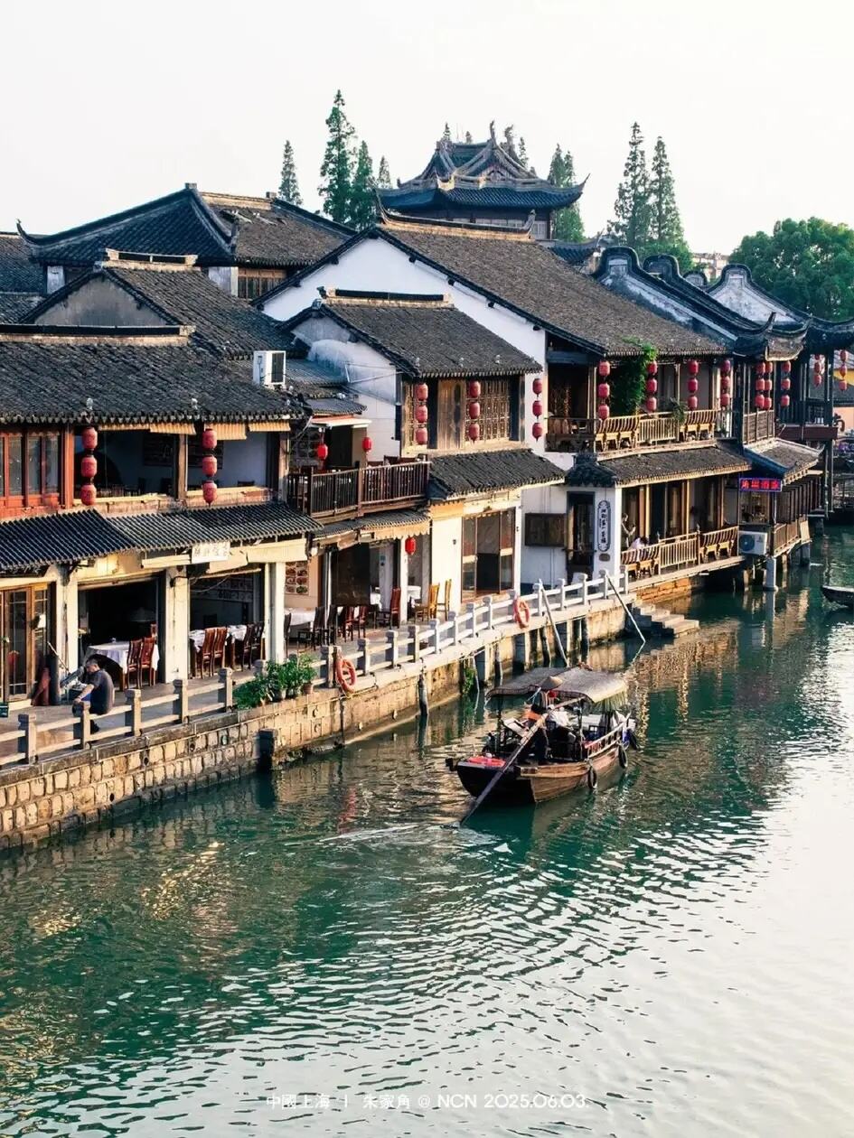 Zhujiajiao Private Tour: Sunset Boat & Lantern-Lit Canals PTM