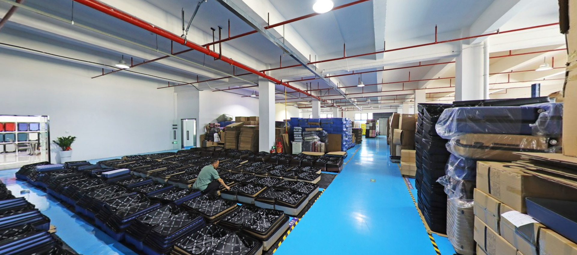 Dongguan Xinhui Leather Factory workshop 3