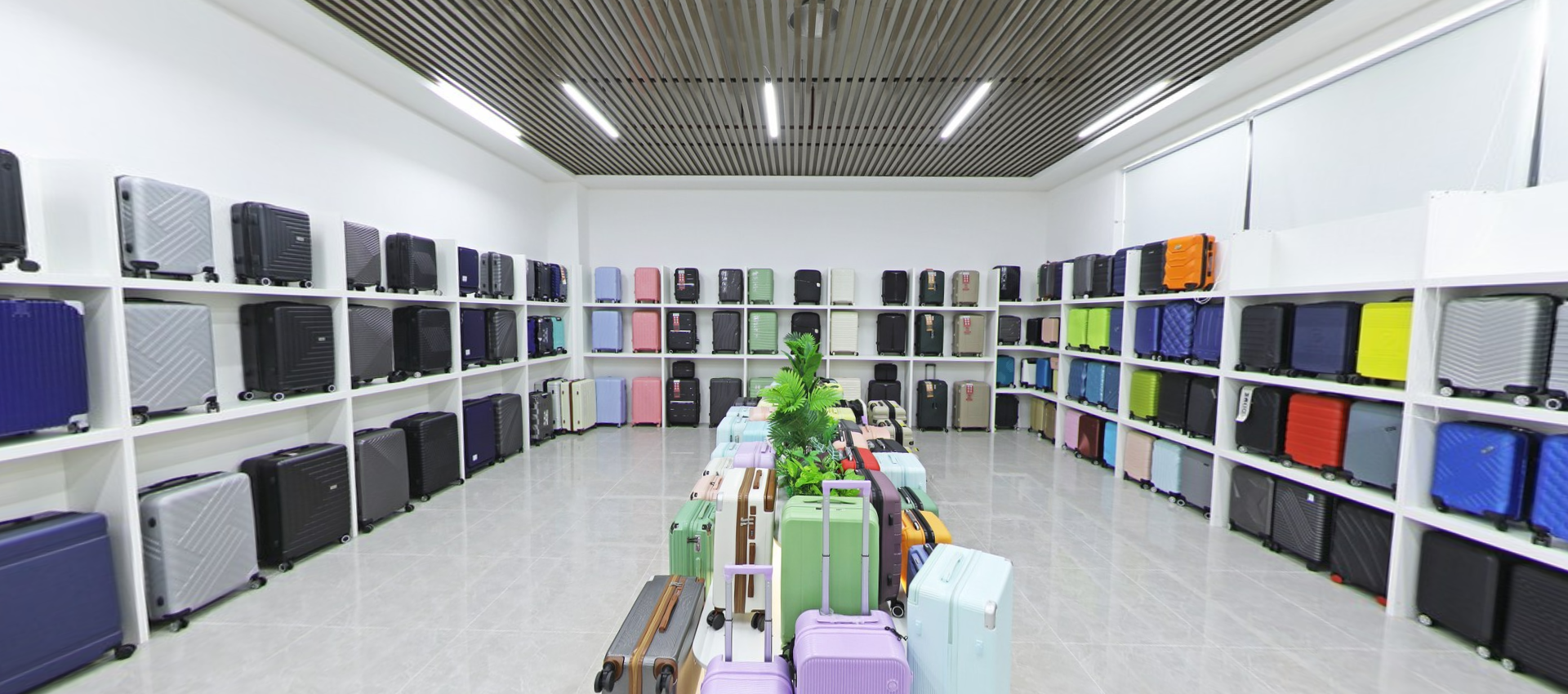 Dongguan Xinhui Leather Factory workshop 1