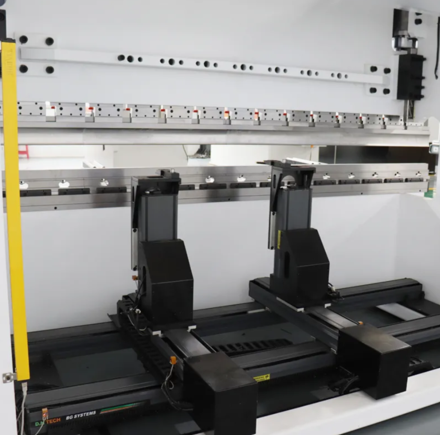 Delem Da-66t 8+1 Axis Sheet Metal Hydraulic CNC Press Brake thumbnail 4