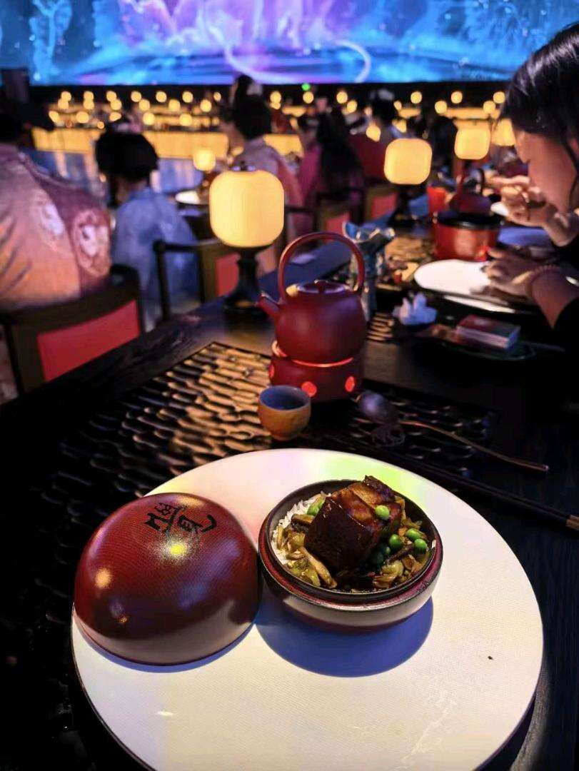 Kunming Chinese Court Performances with imperial-style meals