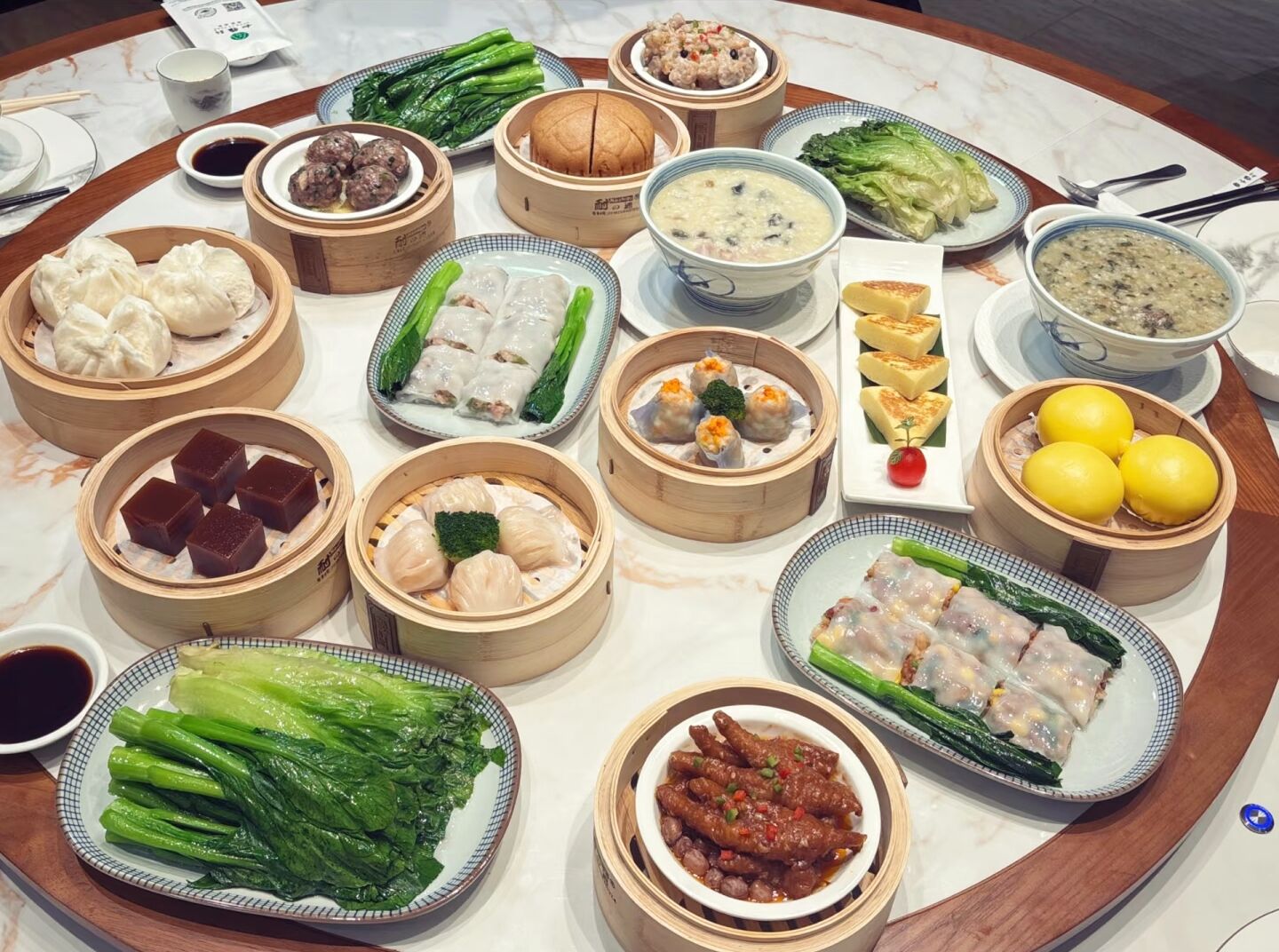 1. Panxi RestaurantLocated by Lychee Bay and designed by architect Mo Bozhi, Panxi is a landmark blending Lingnan garden art and cuisine. - 1