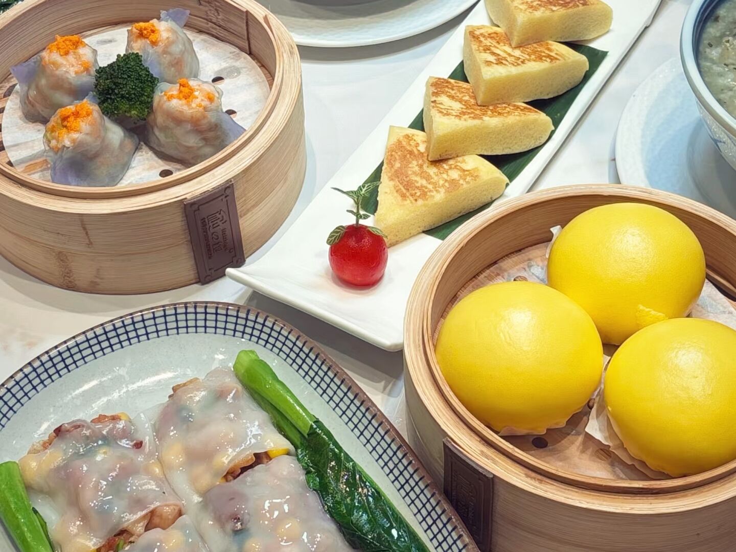 1. Panxi RestaurantLocated by Lychee Bay and designed by architect Mo Bozhi, Panxi is a landmark blending Lingnan garden art and cuisine. - 3