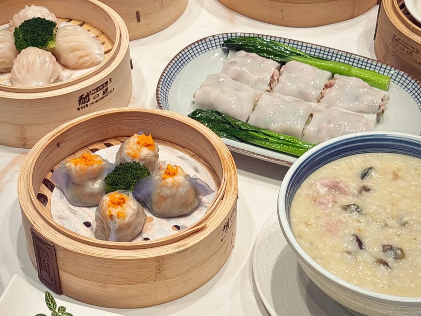 1. Panxi RestaurantLocated by Lychee Bay and designed by architect Mo Bozhi, Panxi is a landmark blending Lingnan garden art and cuisine. - 4