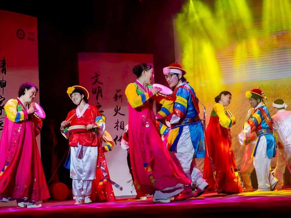  A Feast for Eyes and Ears in the "Hometown of Song and Dance"