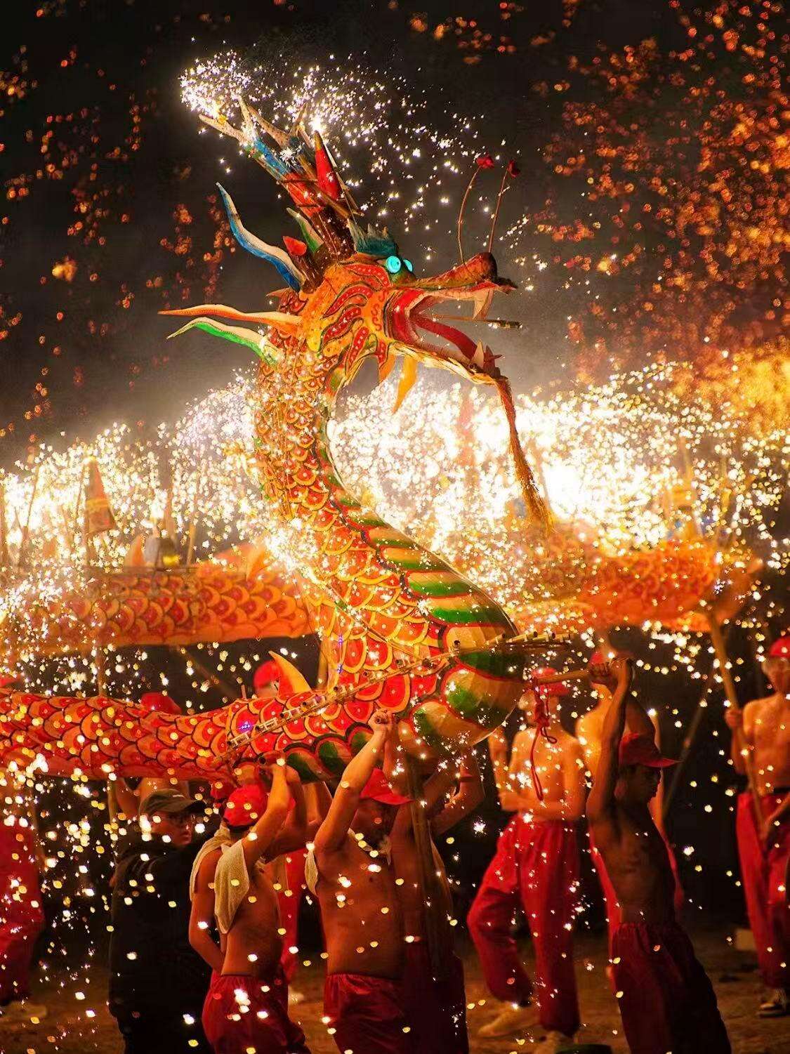 Wuxi Nianhua Bay Fire Dragon & Sparkle Journey